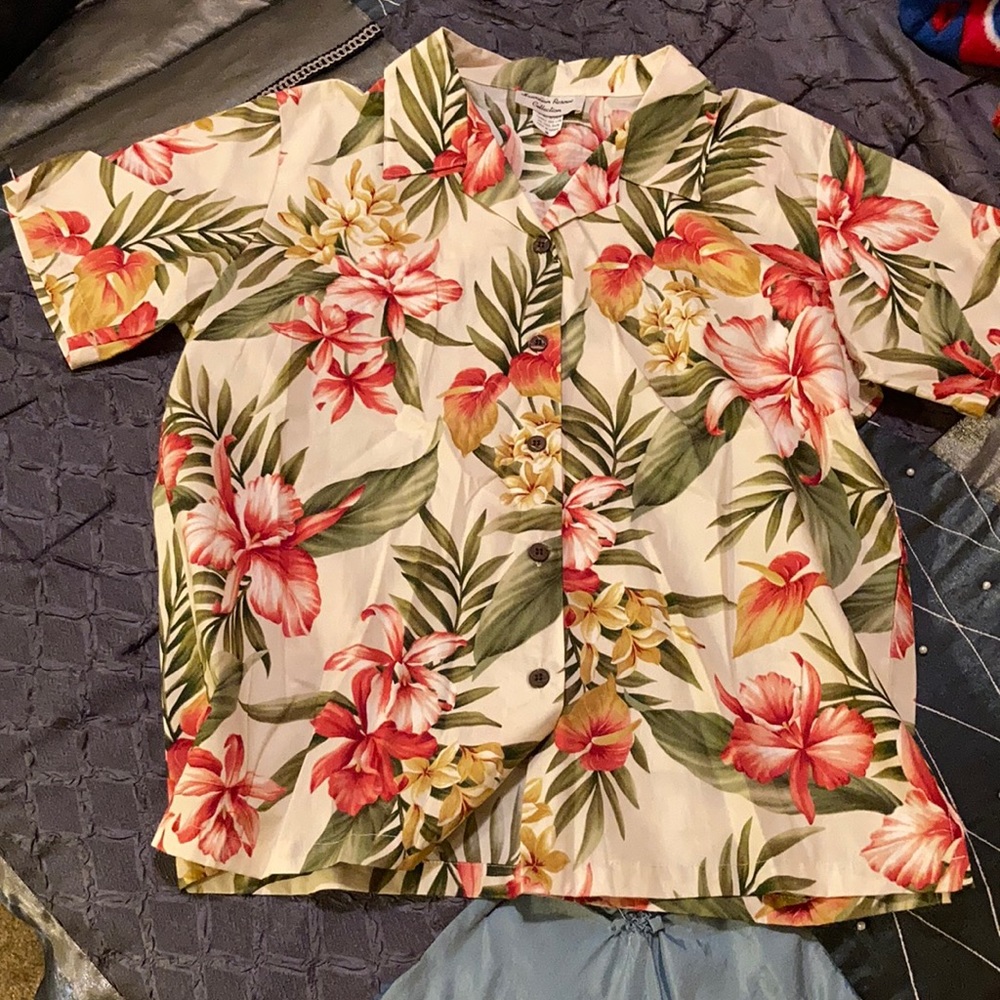 Hawaiian Reserve brand button down collared shirt!